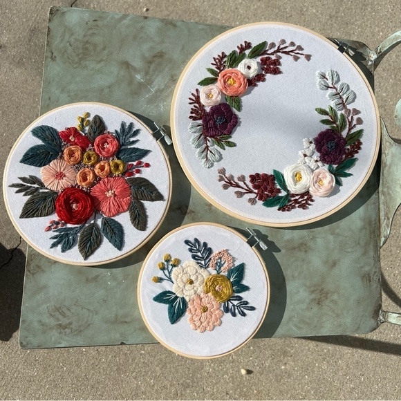 3 handcrafted embroidered flowers in a wooden hoops 10.5" 8" 6" - Picture 2 of 9